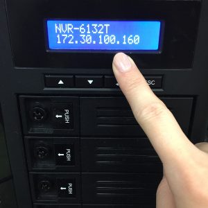 NVR-6132Tは「再起動」「シャットダウン」「初期化」の操作を本体全面のディスプレイで行う事ができます。